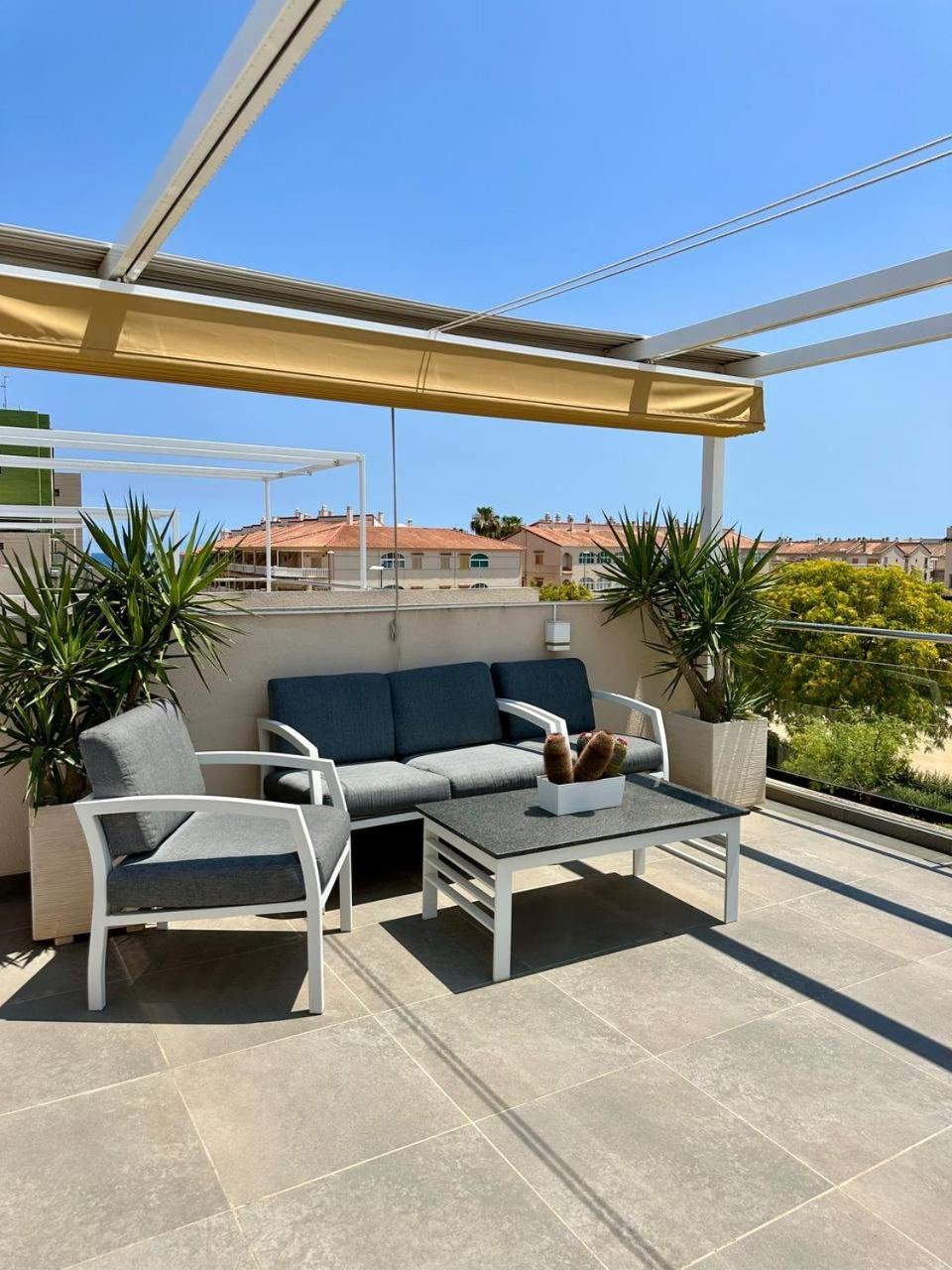New Luxury Seaview Roof Apartment